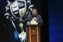 Hadiri Wisuda MNC University,...