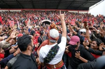 Momen Puluhan Ribu Pendukung...