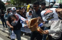 Aksi Solidaritas Desak...