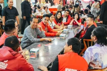 Presiden Jokowi Makan...