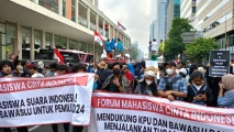 Massa Aksi Bertambah,...