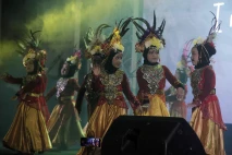 Potret Kemeriahan Puncak...