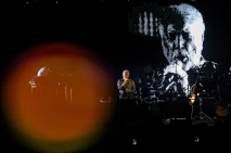 Tom Jones Buka Konser...
