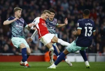 Menang 2-1 atas Brentford,...