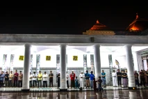 Potret Salat Tarawih...