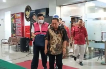 Penampakan Suami Sandra...