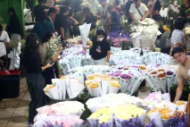Penjualan Bunga Jelang...