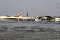 Pembuatan Tanggul Laut...