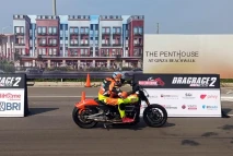 Aksi Balapan Motor Harley...