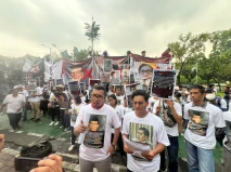Ratusan Karyawan Polo...