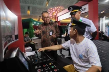 Menjajal Simulator Masinis...