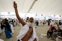 Jamaah Haji Mulai Lempar...