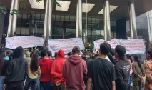 Ratusan Warga Demo KPK...