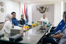Sambangi Kediaman Zulhas,...