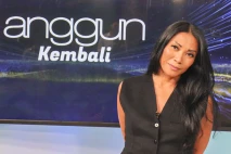 Anggun C Sasmi Gelar...