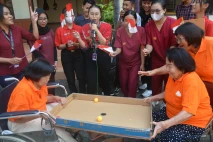 Keseruan Oma Opa Ikuti...