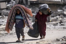 Warga Palestina Melarikan...
