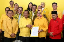 Partai Golkar Alihkan...