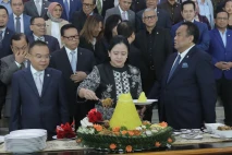 Rapat Paripurna Khusus...