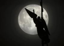 Pesona Supermoon Memikat...