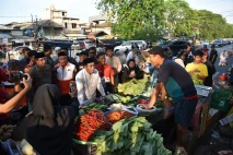 Suswono Berbincang dengan...