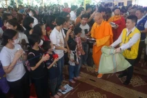 Umat Buddha Doakan Pemerintahan...