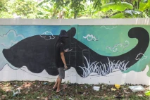 Potret Melukis Mural...