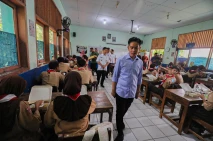 Momen Uji Coba Makan...
