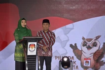 Rohmi-Firin Tampilkan...