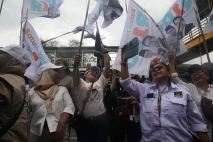 Aksi Relawan RIDO Tuntut...