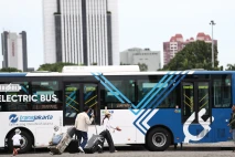 Transjakarta Luncurkan...