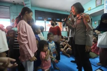 Polisi Beri Trauma Healing...