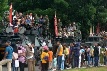 Kemeriahan Peringatan...