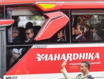 Hasto Kristiyanto Didampingi...