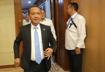 Rapat kerja Menteri...