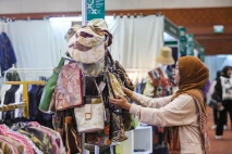 Melihat Pameran Kerajian...