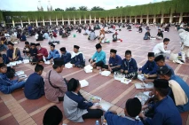 Kehangatan Ramadan,...