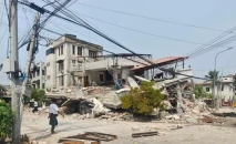 Gempa Berkekuatan 7,9...