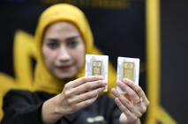 Harga Emas Antam Tembus...
