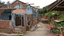 Pergerakan Tanah di...