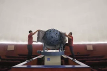 Mengintip Planetarium...