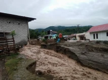 Banjir Bandang Terjang...