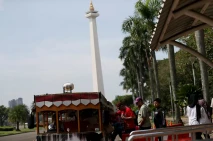 Monas Dipadati Pengunjung...