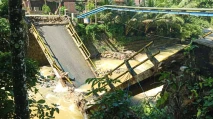 Jembatan Penghubung...