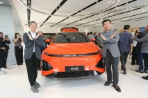 Industri Otomotif Sambut...