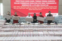 Penampakan Uang Rp 1,3...