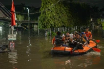 Banjir 1 Meter Rendam...