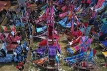 Ratusan Perahu Pinisi...
