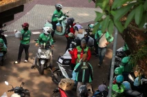 Demo Tuntut Copot Kapolda...