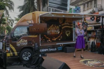 Panggung Truk Keliling...